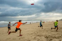 Пляжный ультимейт: как начать играть и где найти турниры Пляжный ультимейт: как начать играть и где найти турниры